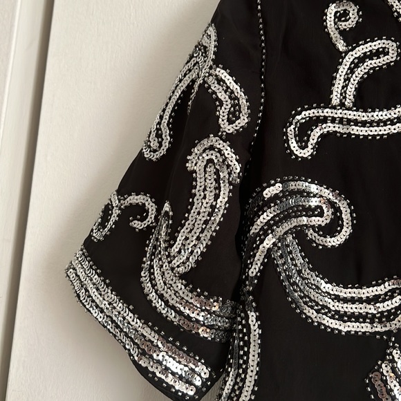 Forever 21 Black Sequined and Beaded Crop Top Size Medium NWOT - Picture 4 of 6